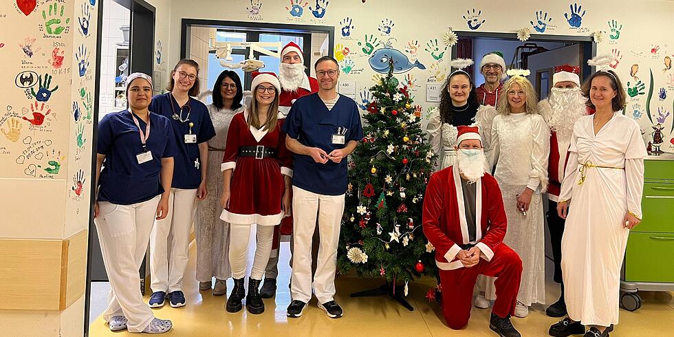 Tour-Nikol&auml;use besuchen kranke Kinder