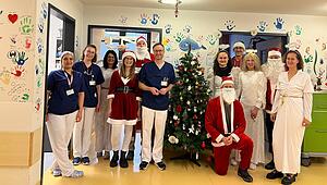 Tour-Nikol&auml;use besuchen kranke Kinder