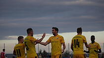 So feiert der FSV Fernwald seinen Kantersieg im Verbandsliga-Derby