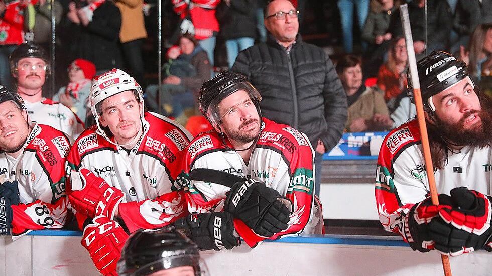 im Abschiedsspiel von Harry Lange - Team Harry & Friends gegen Team Oberliga-Meister