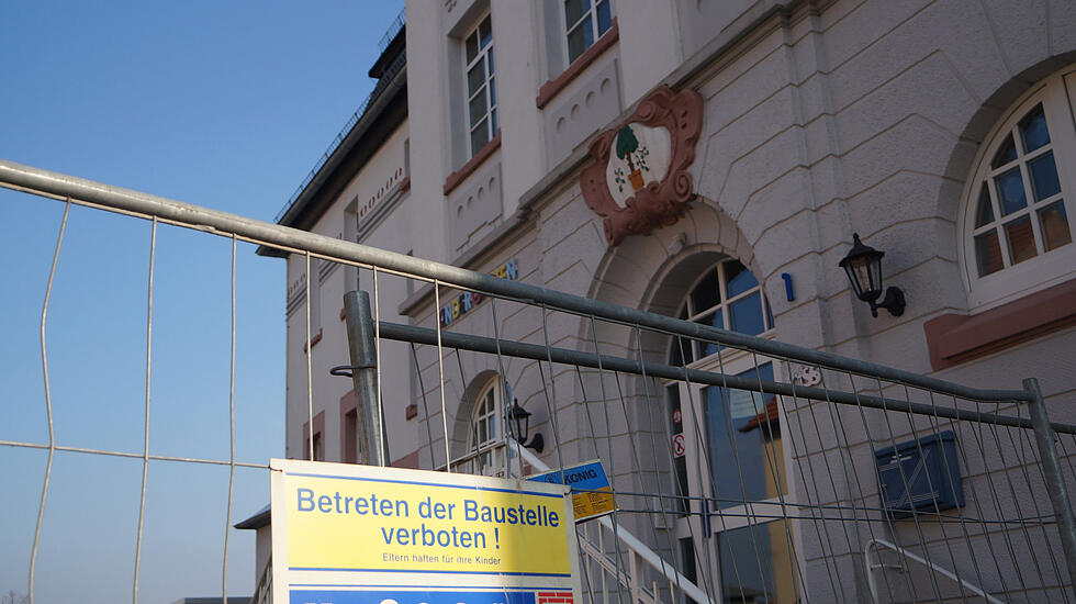Grüningen: Kindergartensanierung in der Schulstraße 1. Bauherr: Stadt Pohlheim, Baubeginn: November 2017, Fertigstellung: Juli 2018, Baukosten: 800  000 Euro