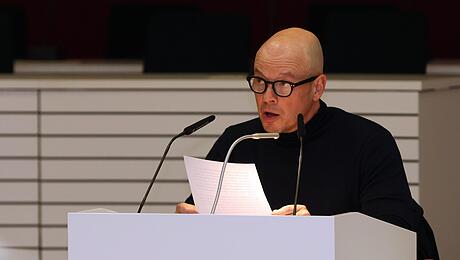 Bestseller-Autor beeindruckt im Landratsamt