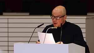 Bestseller-Autor beeindruckt im Landratsamt