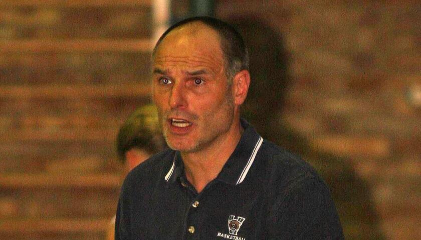 ERFOLG BEI DER PREMIERE: Grünbergs Frauenregionalliga-Basketballtrainer Ralf Römer hat beim 97:51 gegen den ASC Mainz II alles i
