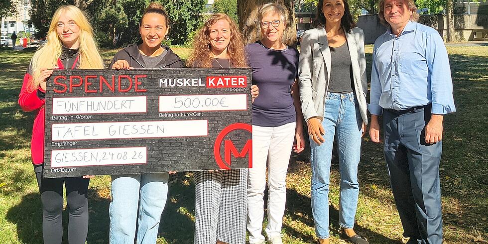 Stadtfestspenden an die Tafel &uuml;bergeben
