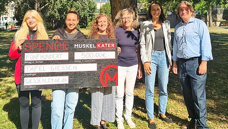 Stadtfestspenden an die Tafel &uuml;bergeben