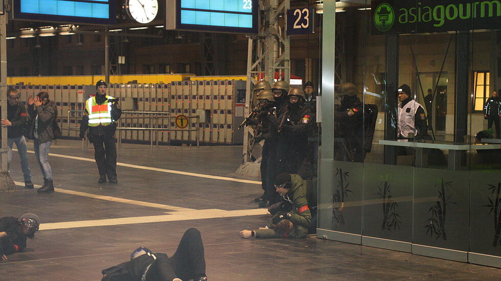 Chronologie: Die Anti-Terrorübung am Frankfurter Hauptbahnhof