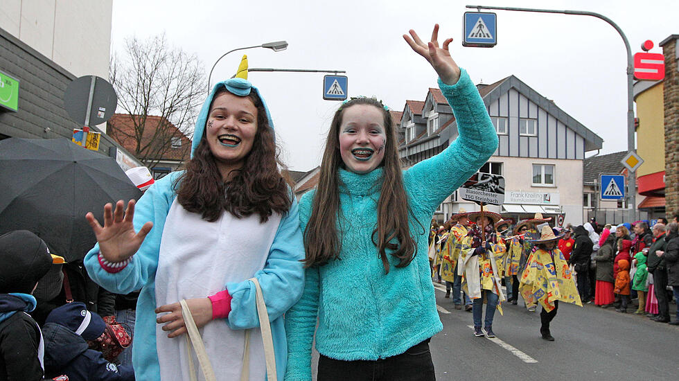Bunter und themenreicher Fastnachtsumzug in Heuchelheim