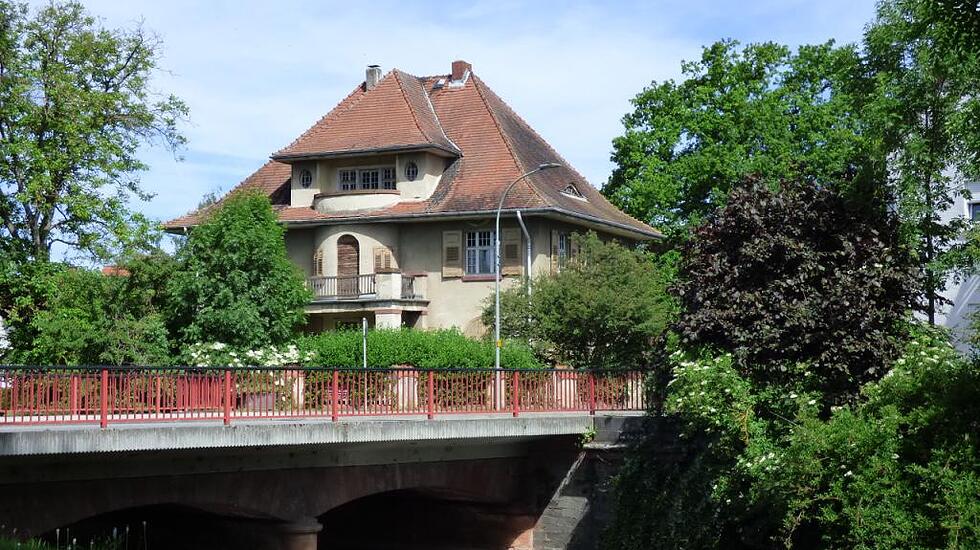 FÜR FILMAUFNAHMEN ist die alte "Stoll-Villa" in Ober-Mörlen schon mehrfach genutzt worden. Von Jürgen Petermann.