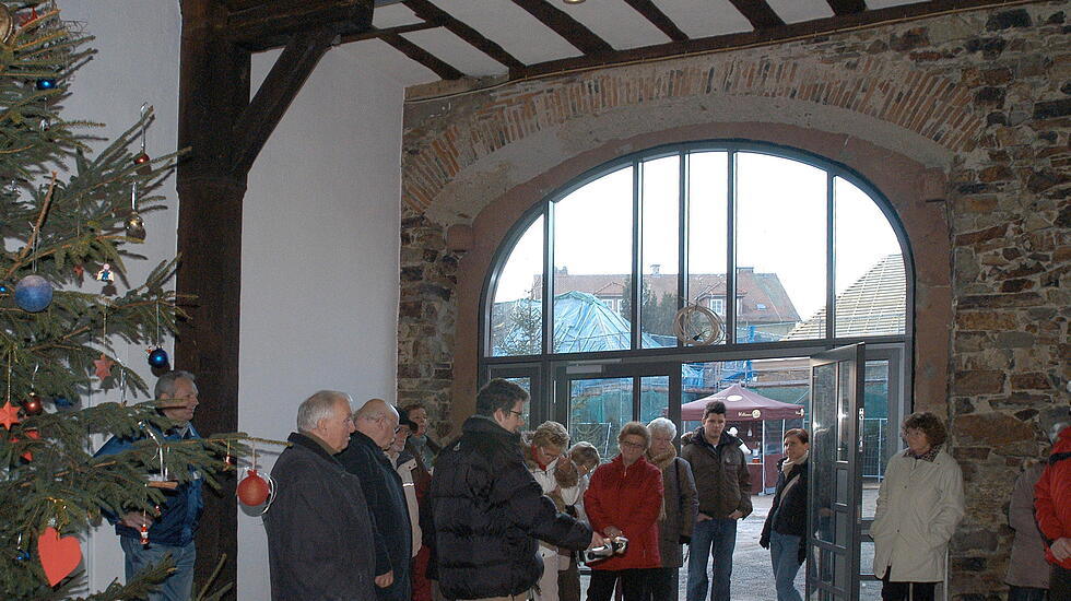 Ende 2007 ist das ehemalige Ökonomie-Gebäude als erstes Nebengebäude am Schlosshof fertig. Architekt Steffen Herrmann-Adamczyk erläutert Details.