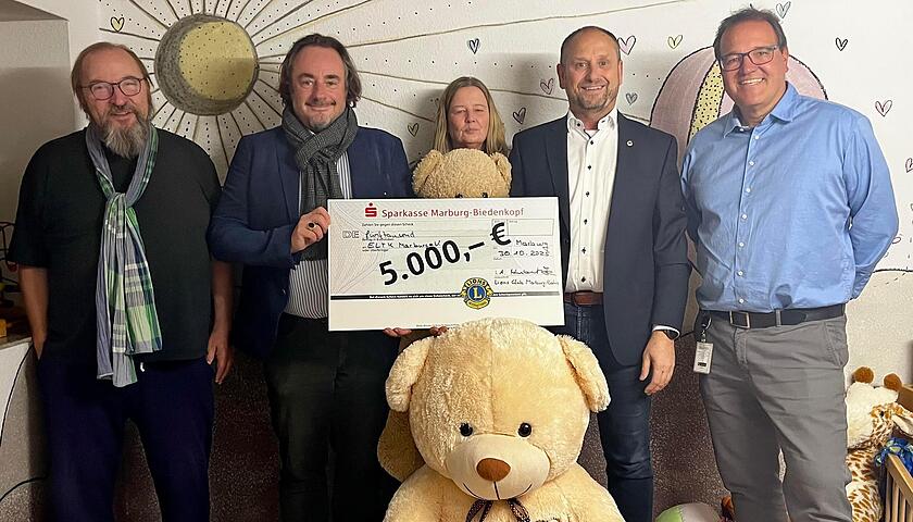 SM_F_FotoSpendenu_bergabeLi