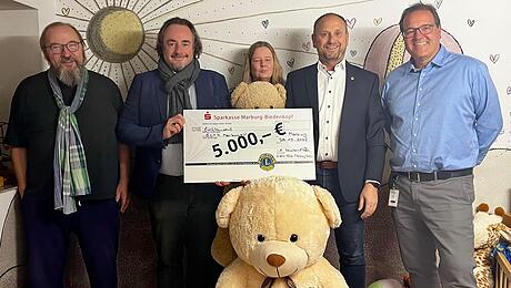 SM_F_FotoSpendenu_bergabeLi