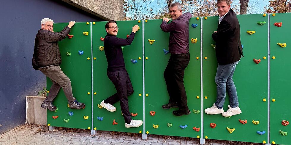 Gesamtschule freut sich über neue Boulderwand