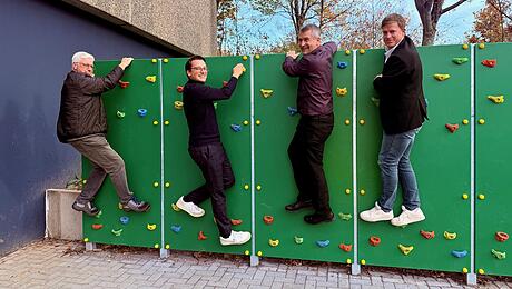 Gesamtschule freut sich über neue Boulderwand