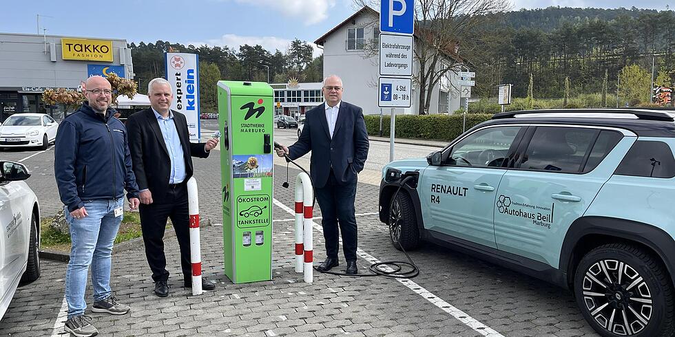 Erste &ouml;ffentliche E-Ladestation  im Kaufpark Wehrda in Betrieb