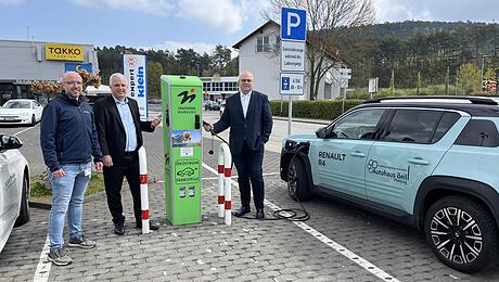Erste &ouml;ffentliche E-Ladestation  im Kaufpark Wehrda in Betrieb