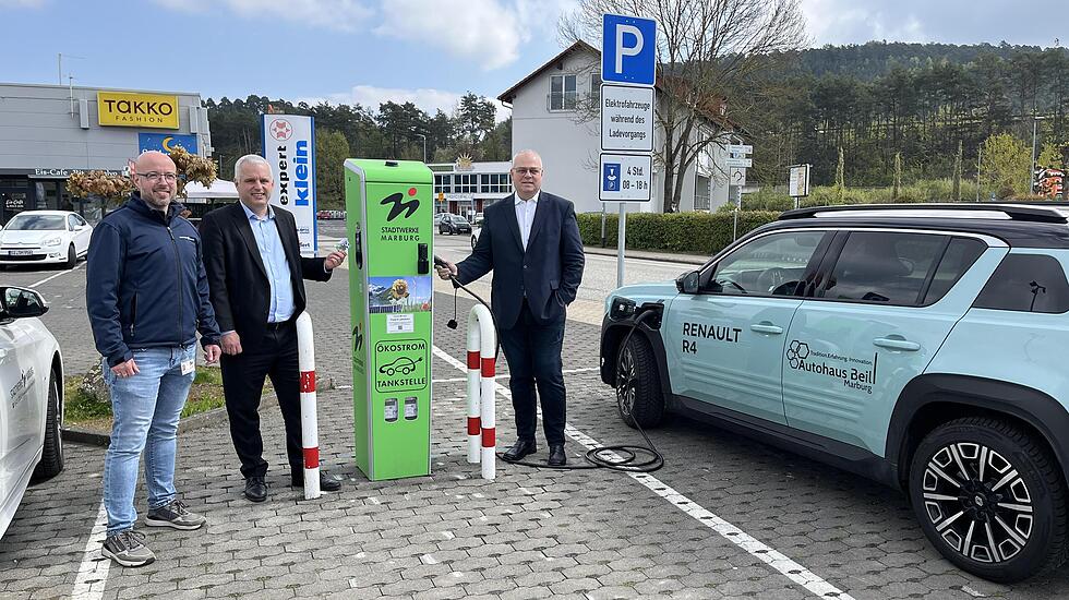 Erste &ouml;ffentliche E-Ladestation  im Kaufpark Wehrda in Betrieb