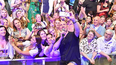 WiesnOliP-Selfie1_060525