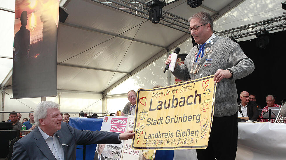 Gallusmarkt Grünberg: Frühschoppen und Wurzelbürger-Bürsterei