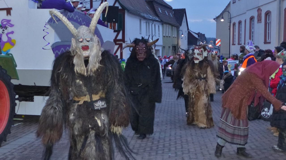 Rathausst&uuml;rmung, Umzug und Faschingsparty in Rosbach