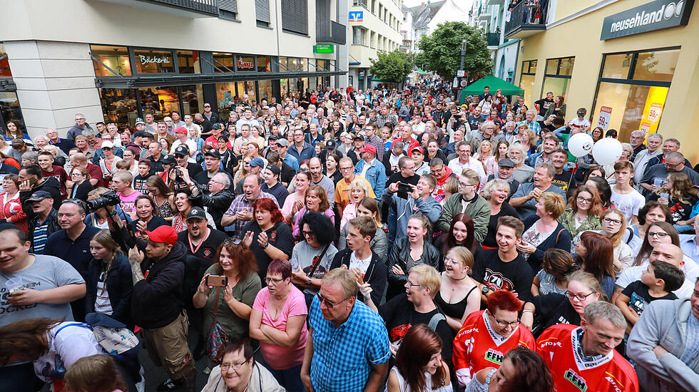 Teamvorstellung des EC Bad Nauheim im Rahmen des Elvis Festival