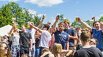 Bestes Wetter und beste Stimmung beim 2. Giessener Apfelwein-Kulturfest. (Foto: chl)