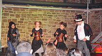 Halloween-Treiben in der Wasserburg