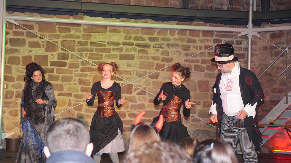 Halloween-Treiben in der Wasserburg