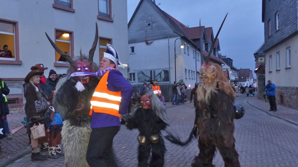 Rathausst&uuml;rmung, Umzug und Faschingsparty in Rosbach