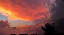 ATEMBERAUBEND – Spektakulär ist das Foto, das Daniel Weiner von einem Gewitter bei Rosbach gemacht hat – mit dem Handy!