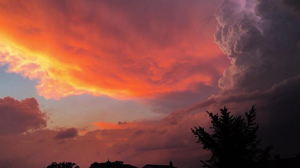 ATEMBERAUBEND – Spektakulär ist das Foto, das Daniel Weiner von einem Gewitter bei Rosbach gemacht hat – mit dem Handy!