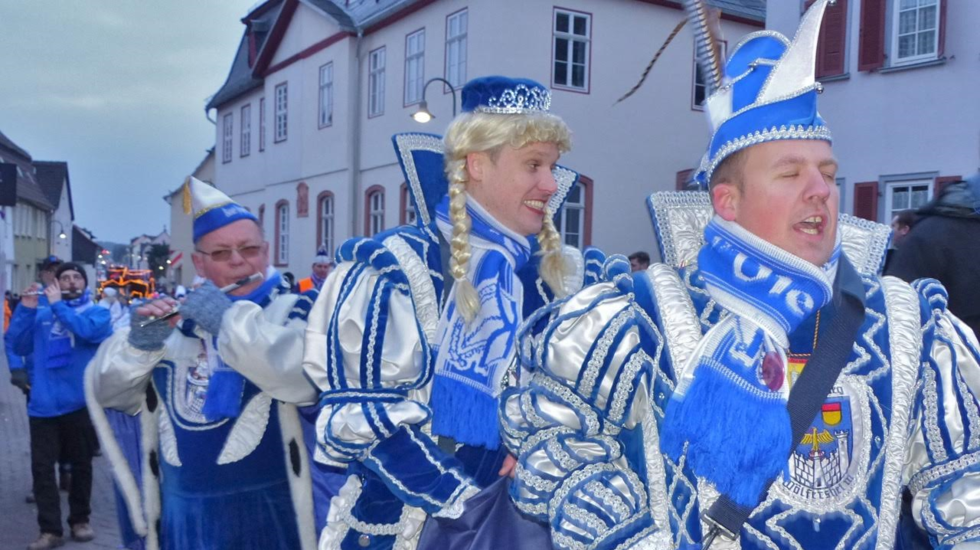 Rathausst&uuml;rmung, Umzug und Faschingsparty in Rosbach