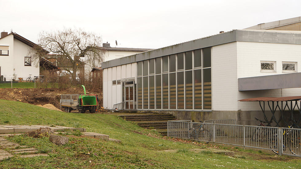 Linden: Turnhalle der Anne-Frank-Schule in der Schillerstraße. Bauherr: Landkreis Gießen   Baubeginn: Januar 2018, Fertigstellung: Ende 2019, Baukosten: 2,8 Millionen Euro