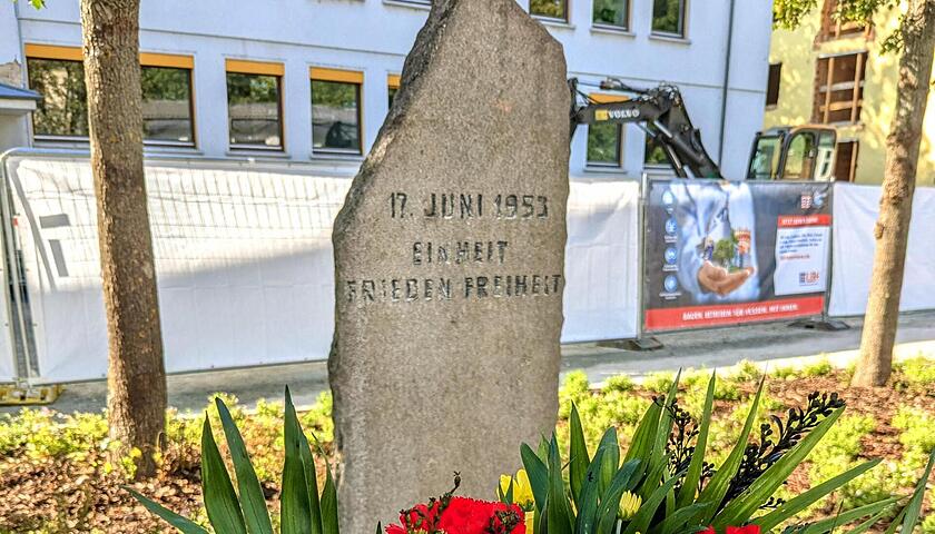 giloka_Gedenkstein_bl_180625