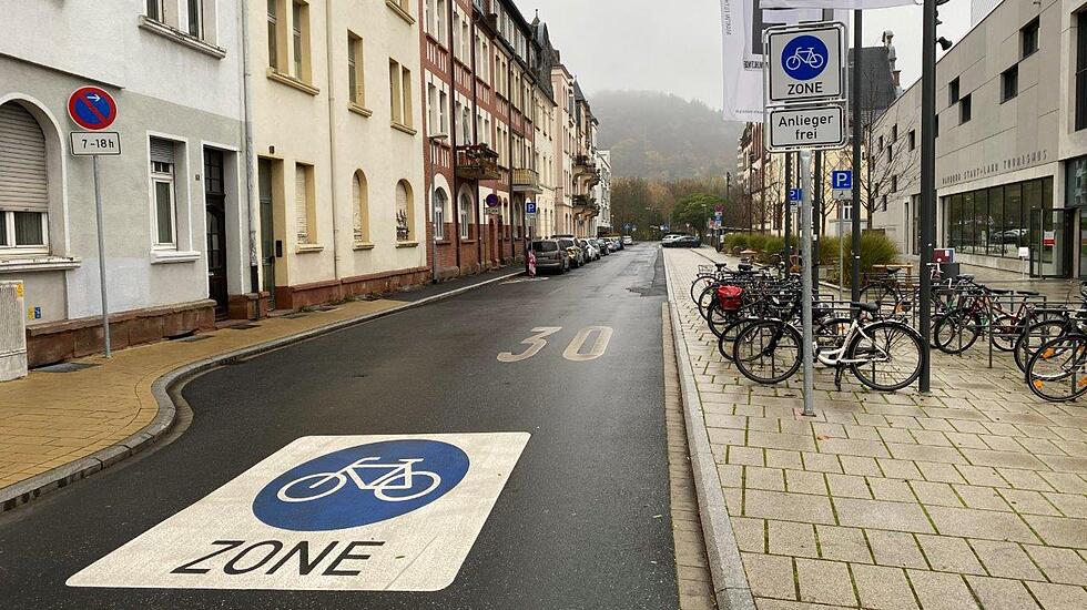 Fahrradzone-Uferstrasse_Fot