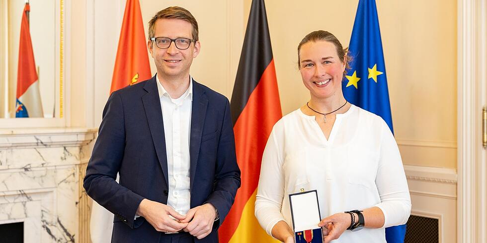 Verdienstmedaille f&uuml;r Prof. Pl&ouml;tz