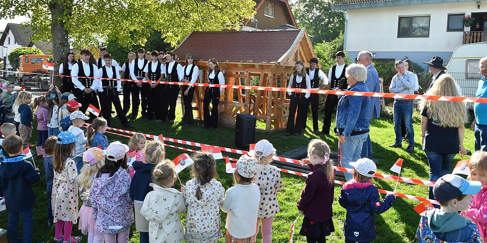 Neues Spielhaus f&uuml;r Kita in Geilshausen