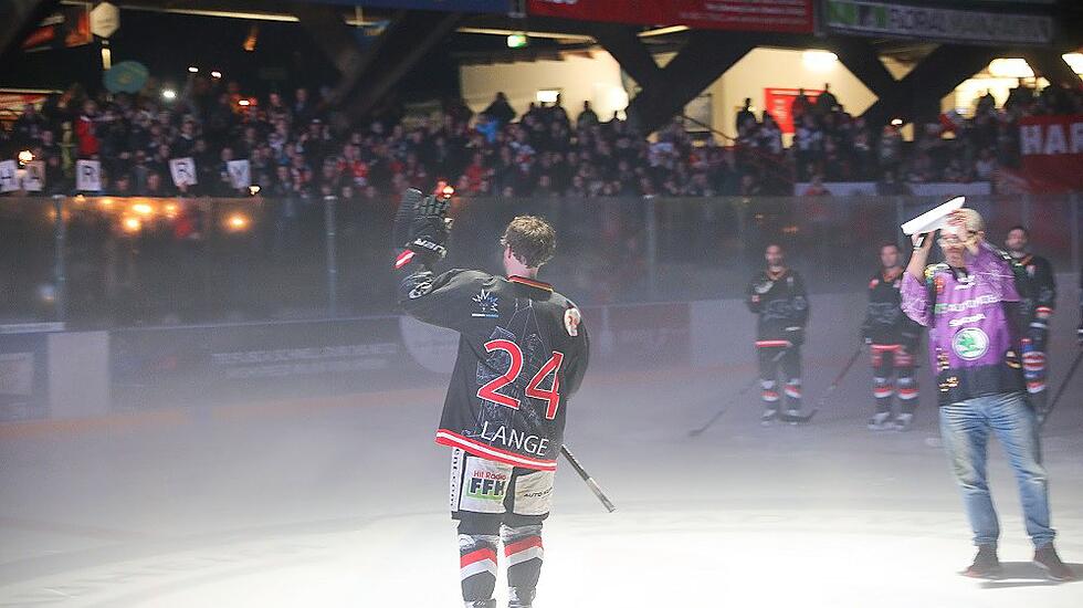 im Abschiedsspiel von Harry Lange - Team Harry & Friends gegen Team Oberliga-Meister