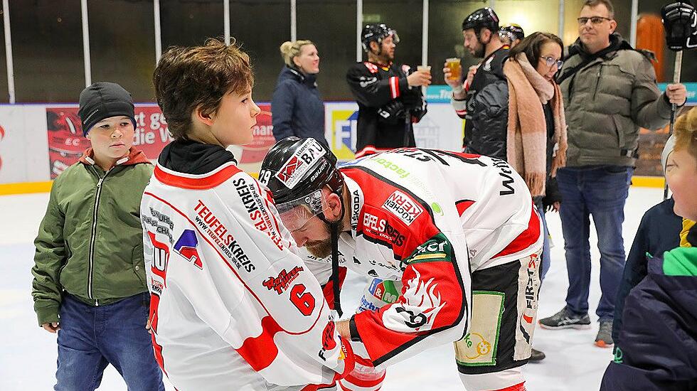 im Abschiedsspiel von Harry Lange - Team Harry & Friends gegen Team Oberliga-Meister