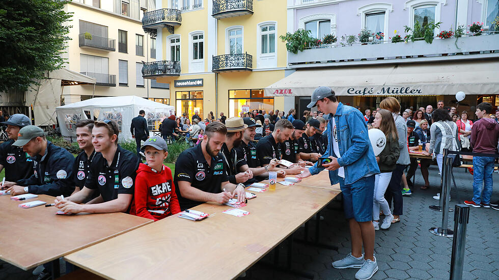 Teamvorstellung des EC Bad Nauheim im Rahmen des Elvis Festival