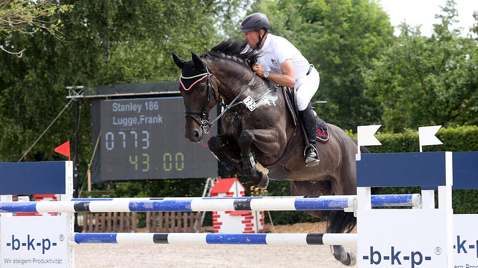 Dressur- und Springturnier auf der Reitsportanlage der Familie Loth in Friedberg – Fauerbach