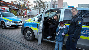 SM_F_TeemitderPolizei_Richt_1
