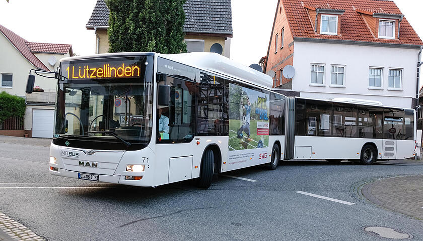 giloka_0504_jcs_Bus_060423