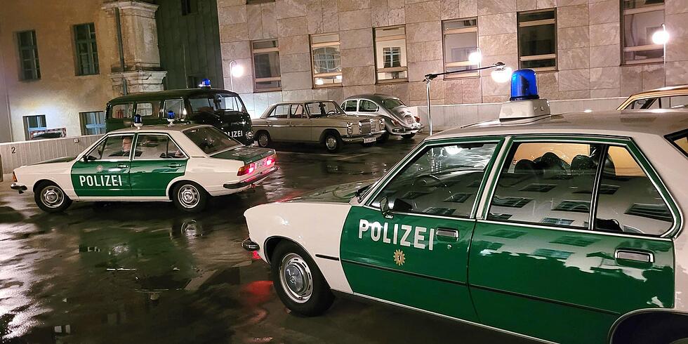 Dreh f&uuml;r &bdquo;Ku&lsquo;damm 77&ldquo;  mit Marburger Polizeioldies