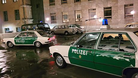 Dreh f&uuml;r &bdquo;Ku&lsquo;damm 77&ldquo;  mit Marburger Polizeioldies