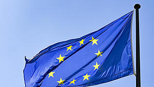 giloka_0605_EUFLagge_dpa_06