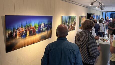 Ausstellung &bdquo;Schatten von Butscha&ldquo; im Landratsamt