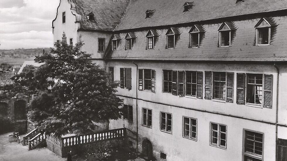 Das Ober-Mörler Schloss um 1900 als Postkartenansicht.