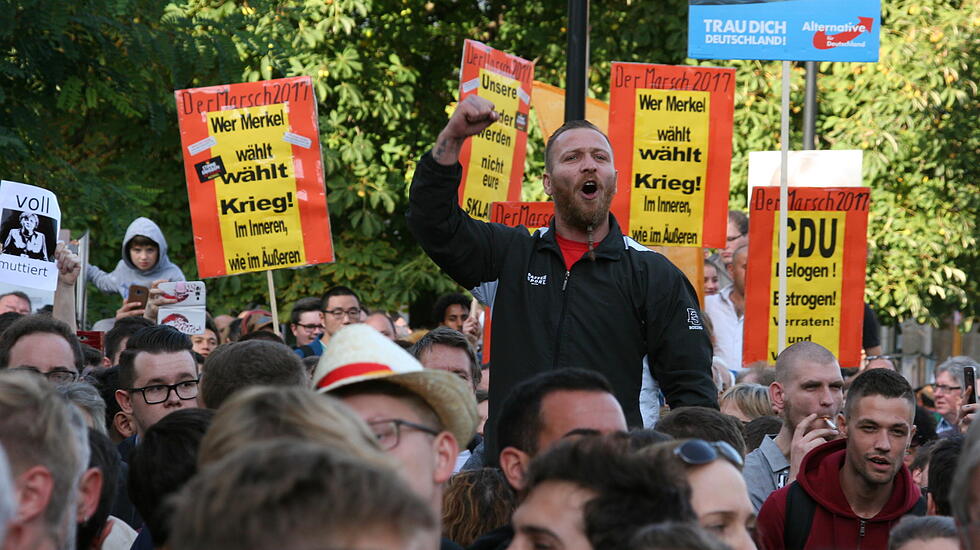 Großer Wahlkampftag in Gießen: Merkel-Besuch und NPD-Kundgebung