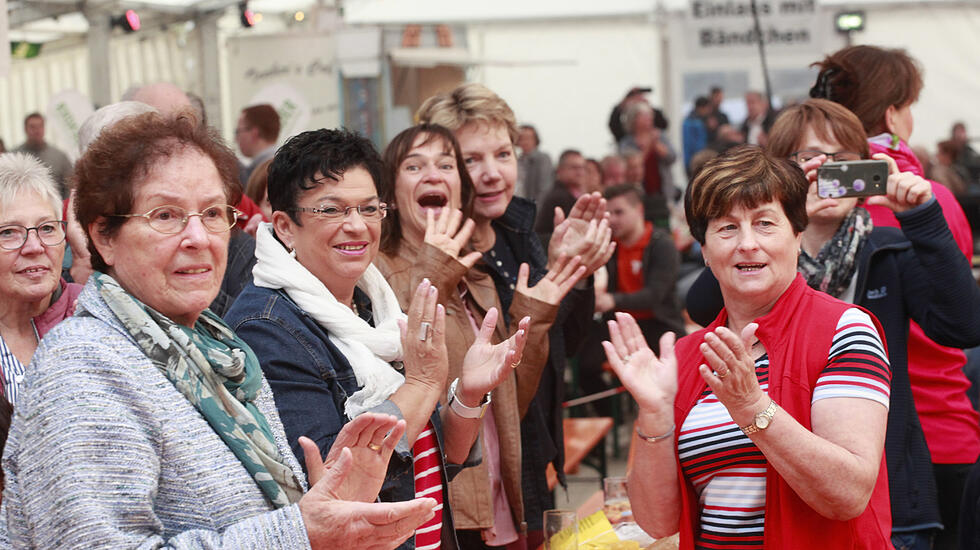 Gallusmarkt Grünberg: Frühschoppen und Wurzelbürger-Bürsterei